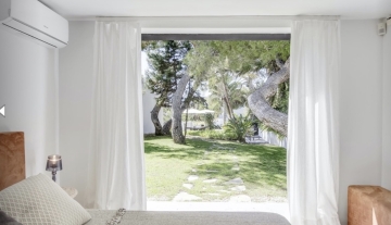 Resa Estates Ibiza can Viv tourist license sale koop pool side.jpg